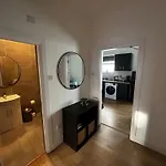 Abbey Apartment *